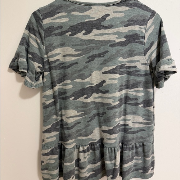 Green Camo Ruffle Hem and Sleeves Top - Picture 3 of 3